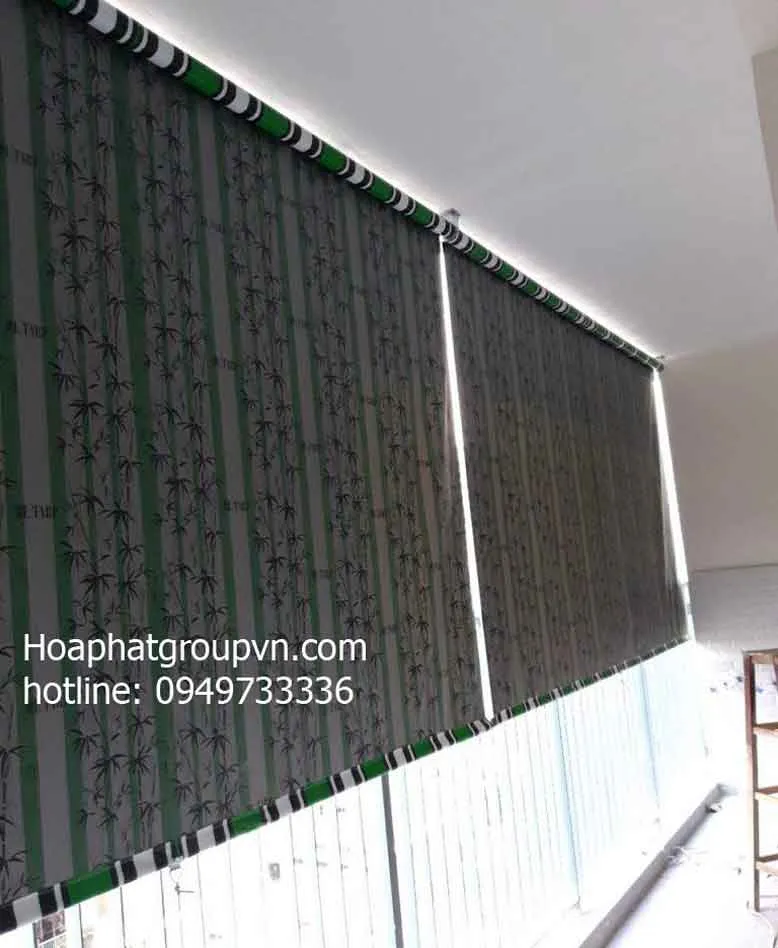 H&igrave;nh ảnh bạt&nbsp;che nắng mưa tự cuốn.