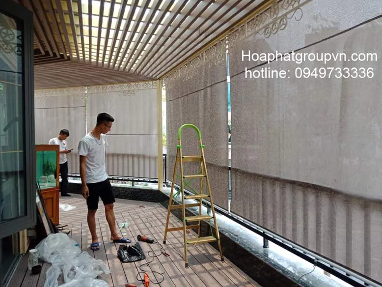 H&igrave;nh ảnh bạt&nbsp;che nắng mưa tự cuốn.