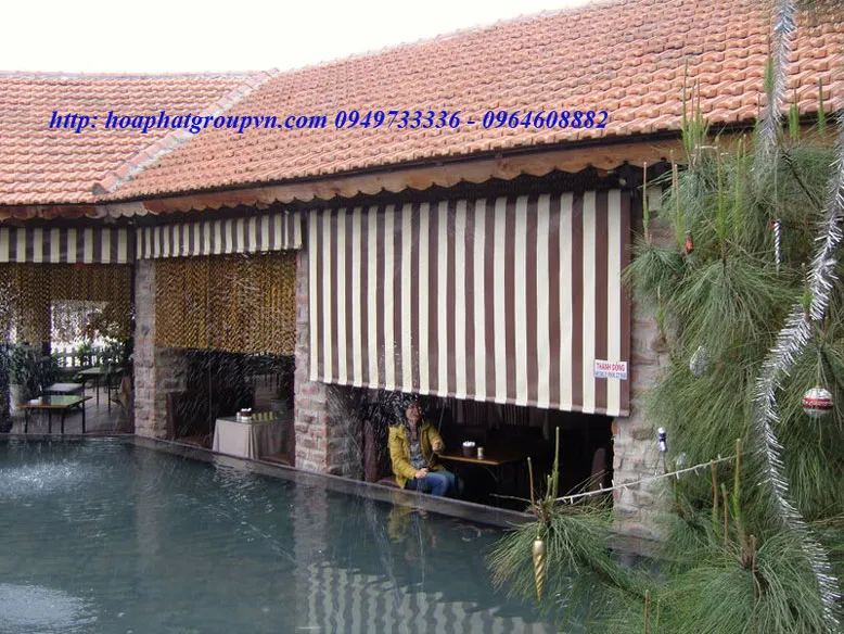 H&igrave;nh ảnh bạt&nbsp;che nắng mưa tự cuốn.